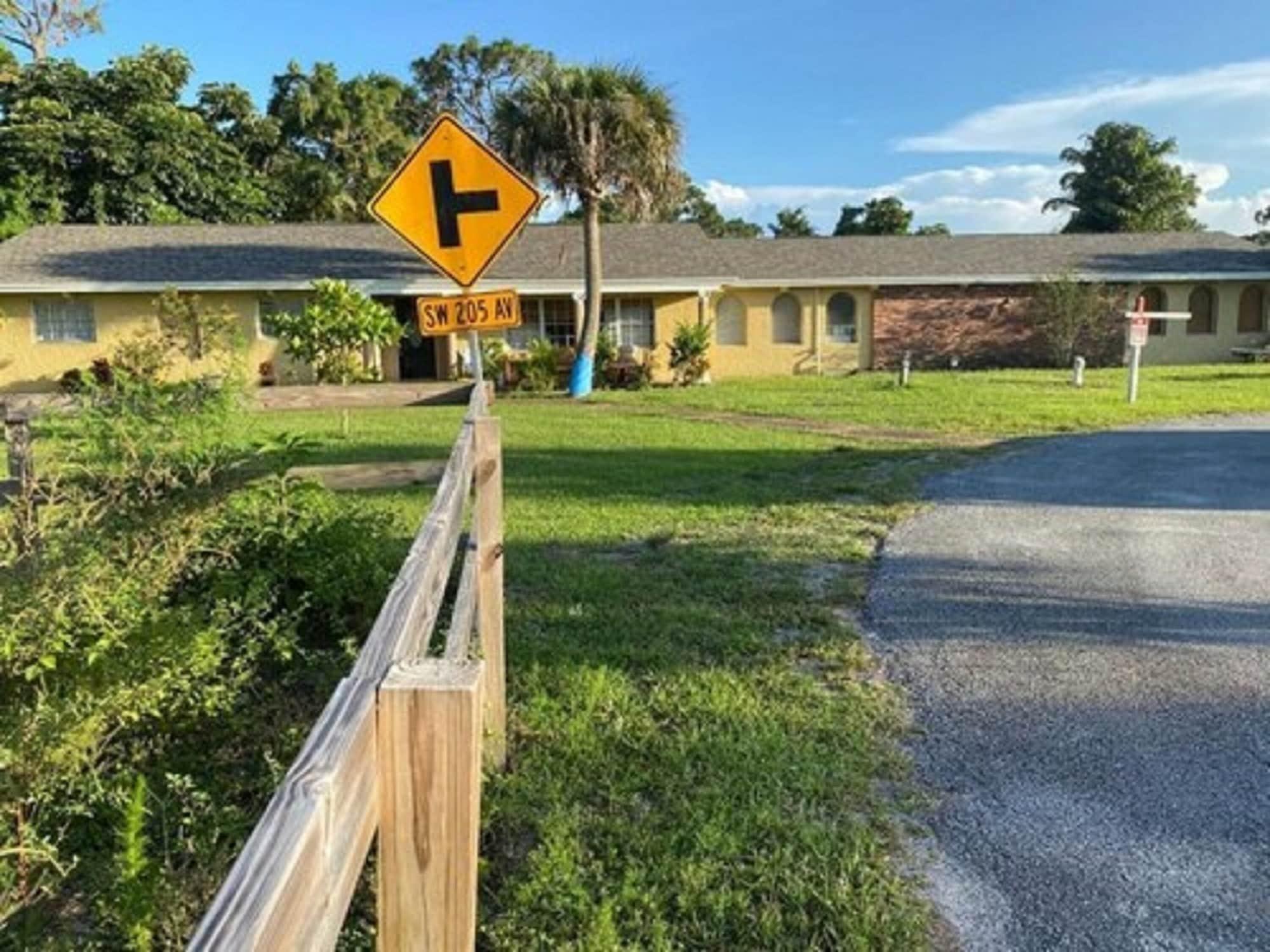 Oyo Family Ranch At Melbourne Fl Hotel Exterior photo
